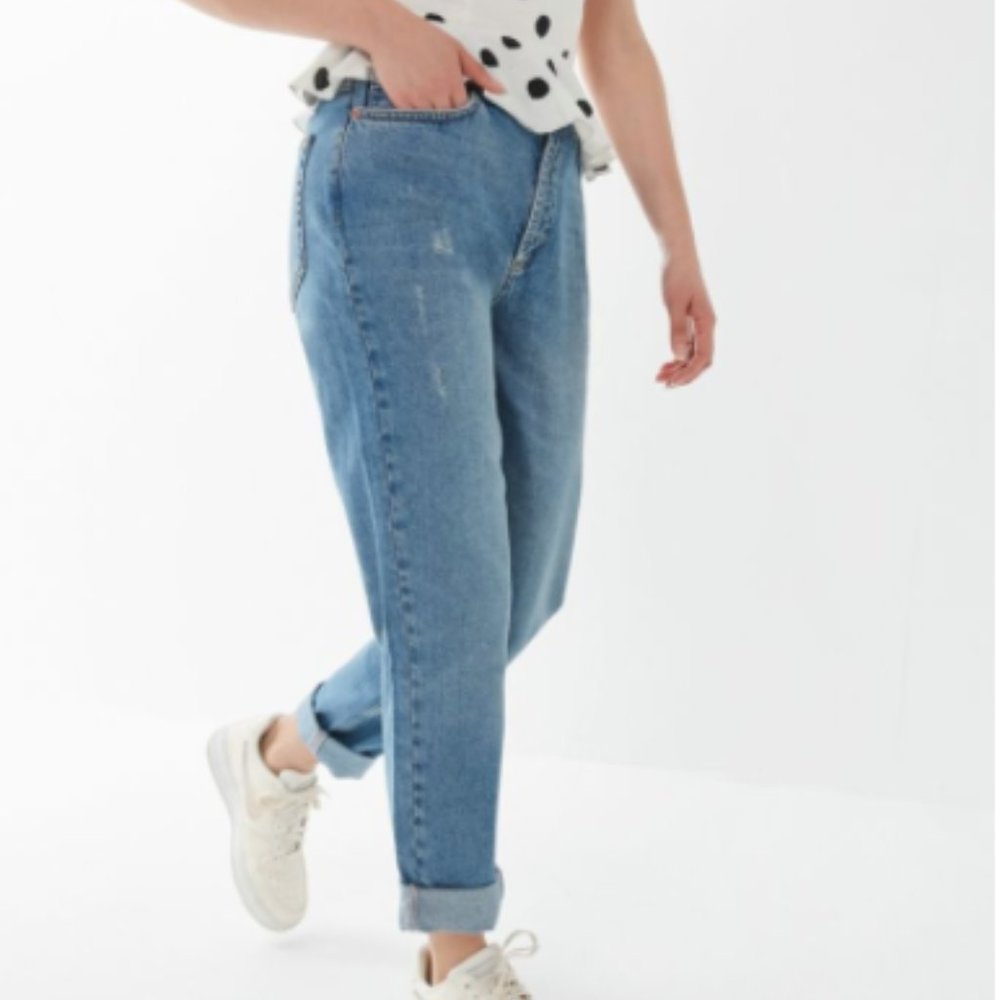 BDG High-Waisted Mom Jean – Light Wash